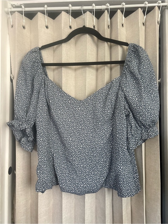 Abercrombie & Fitch Tops - Abercrombie & Fitch blue/white smocked puff sleeve blouse